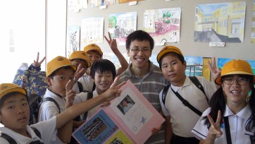 Harry Chiu with students